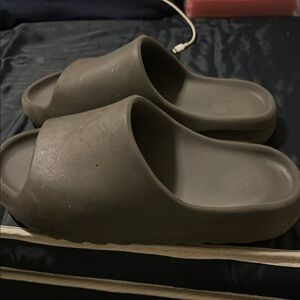 Stylish Olive Green Slides